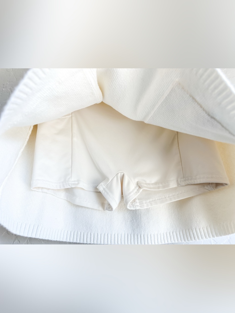 ALO Yoga Scholar Knit Cargo Skirt Skort Ivory Women’s - Size Medium - Picture 9 of 10